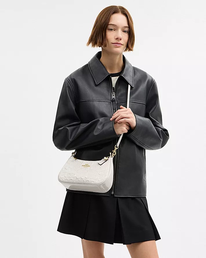 teri shoulder bag in signature leather