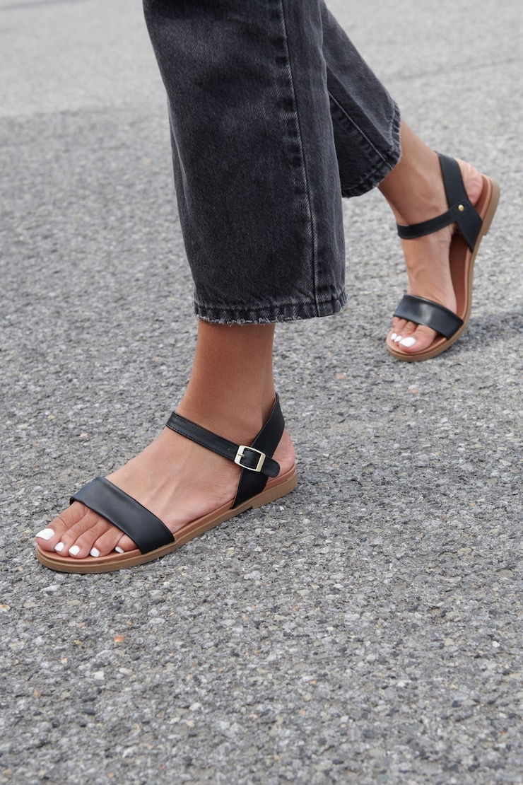 steve madden dina flat sandals